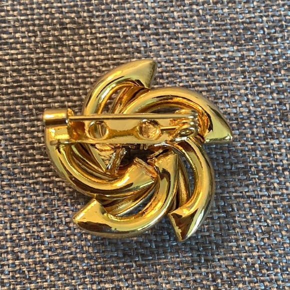 Vintage Gold-tone Swirl Floral Brooch - Picture 2 of 2